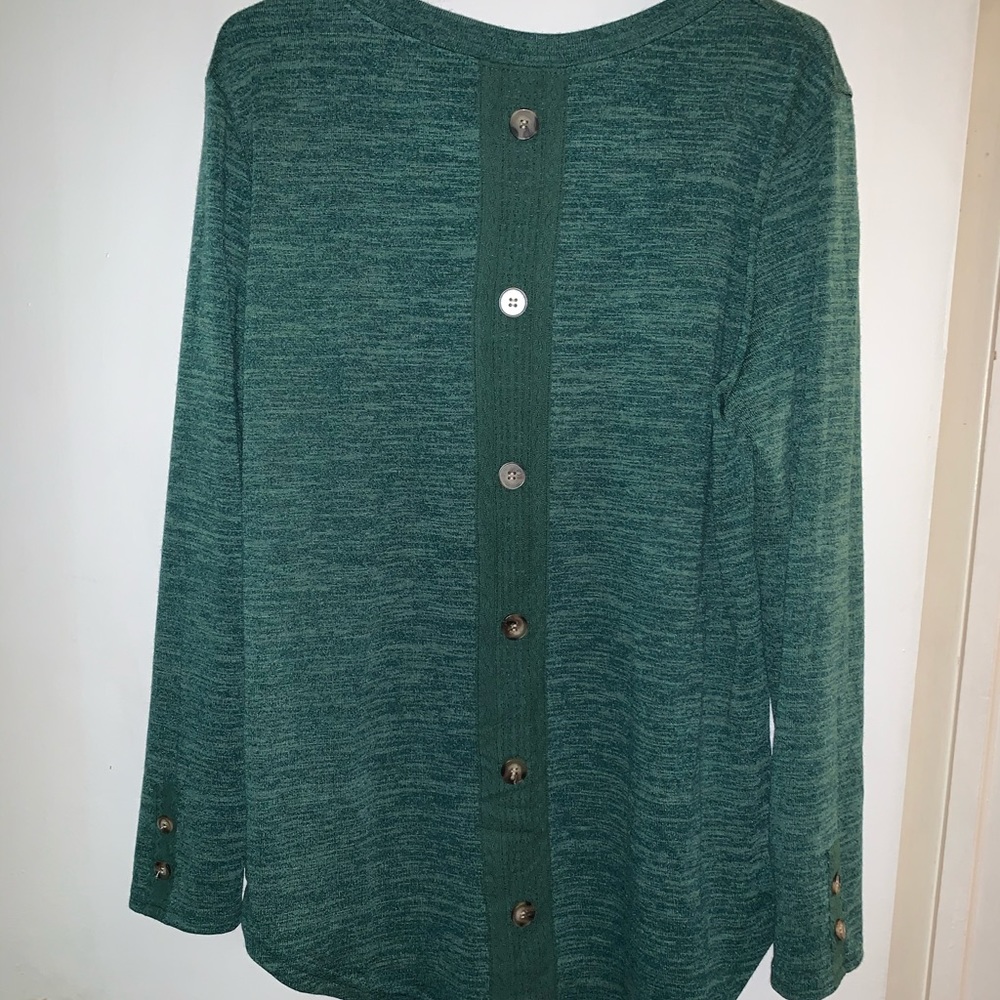 Emerald Button Back Top - Picture 5 of 6